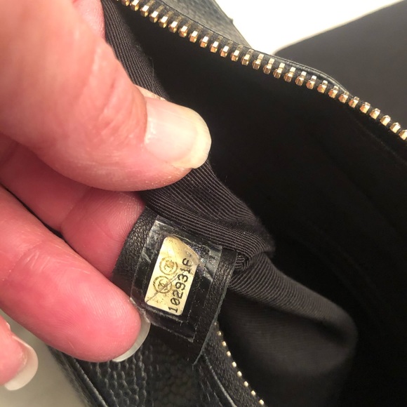 ❌SOLD❌Authentic Chanel Quilted Caviar Shoulder Bag - Picture 6 of 8